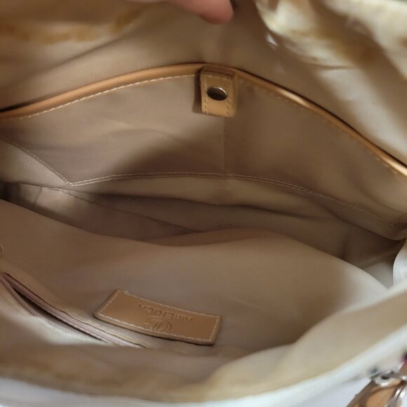 Vintage Shoulder Purse with Floral and Butterfly Pattern and Heart Tag - Picture 8 of 12